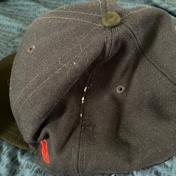 DONATED: Boston Red Sox 2x GENUINE NewEra 59Fifty7 - Picture 4 of 4